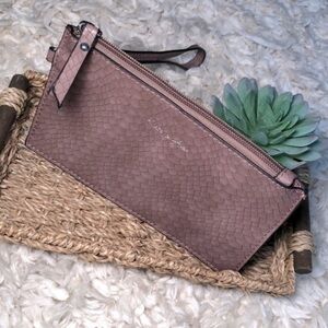 KATE & ALEX | Women’s Reptile Blush Zip Close Wristlet